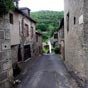 Rue des Ponts-des-Pèlerins à Saint-Chély-d'Aubrac.